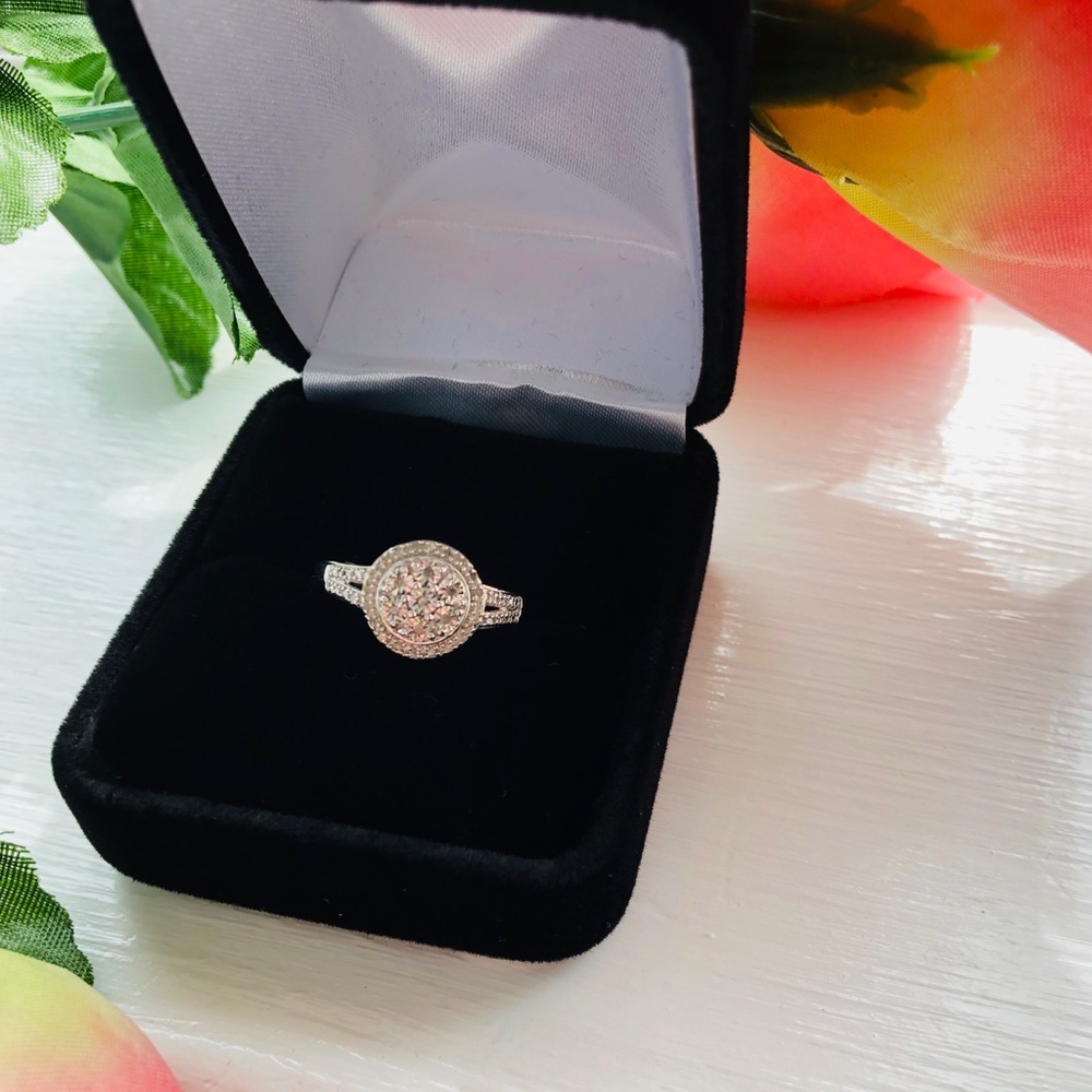 Sterling Silver 1/10 CTTW Diamond Ring